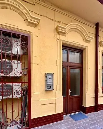 Διαμέρισμα Sleeping In The *
